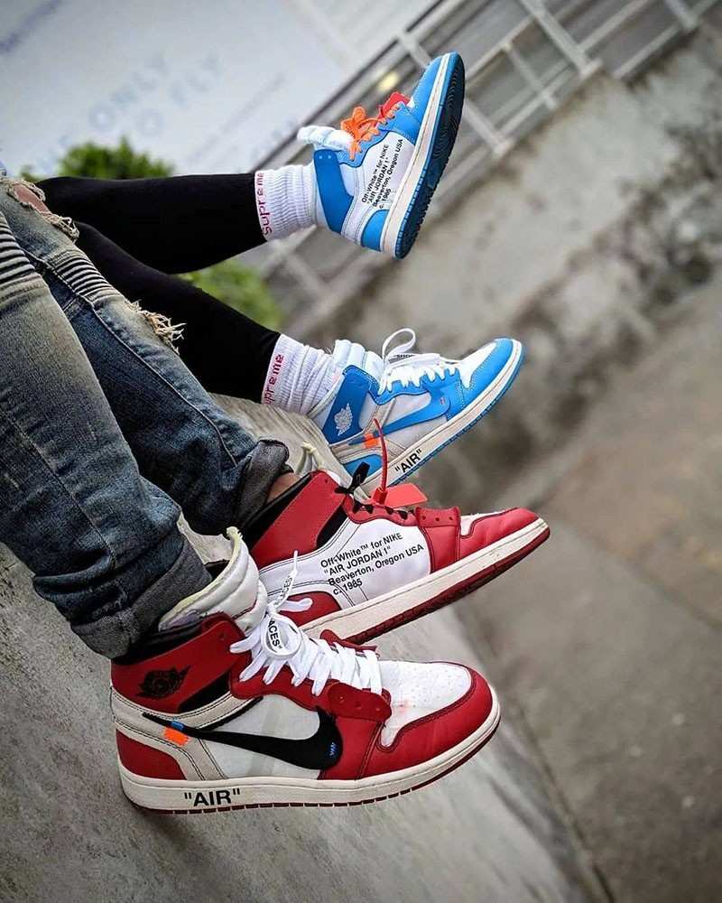 2 đôi giày jordan 1 off white màu đỏ và màu xanh dương