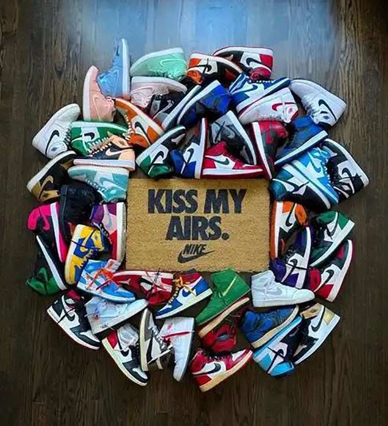 nhiều giày jordan 1 cổ cao xếp thành vòng tròn