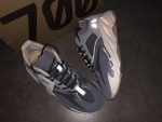 giày adidas yeezy boost 700 magnet siêu cấp og