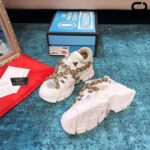 Giày Gucci Flashtrek Sneaker With Crystals In White siêu cấp