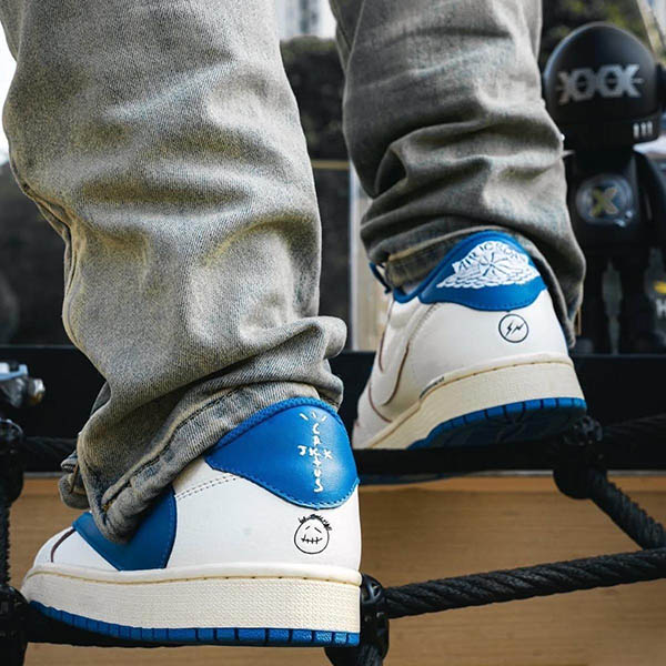 Giày Jordan 1 Retro Low OG SP Fragment x Travis Scott Sail Military Blue