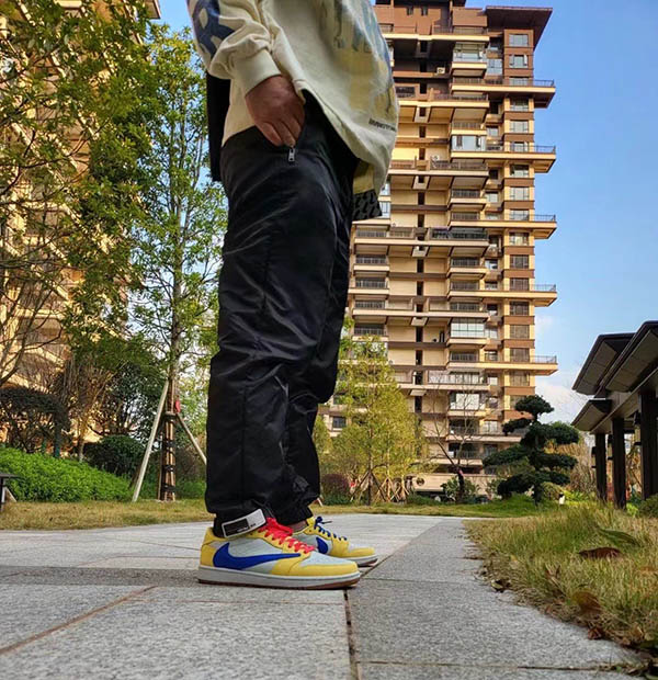 Giày Air Jordan 1 Low OG Travis Scott Canary