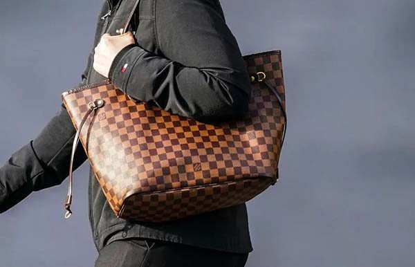 Túi xách Louis Vuitton chính hãng giá bao nhiêu Mới 2022 Ruby Luxury