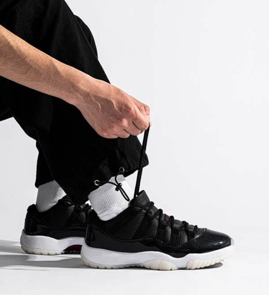 Phối Jordan 11 Low 72-10 với quần đen