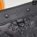 Túi LV Discovery Pochette Monogram M62903 Đen Siêu Cấp
