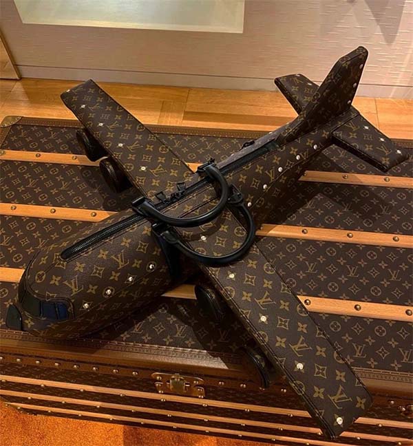Túi máy bay Louis Vuitton giá bao nhiêu?