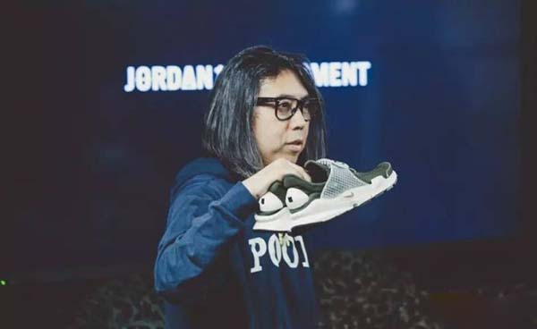 Hiroshi Fujiwara và đôi giày tất đầu tiên