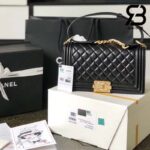 Túi Chanel Boy Medium Black Da Caviar Khóa Vàng Best Quality