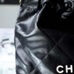 Túi Chanel 22 Small Handbag Black White Đen Trắng Da Bê 34CM Best Quality