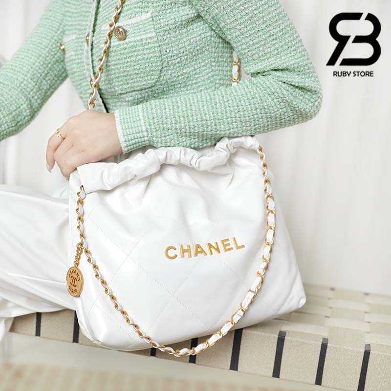 Túi Chanel 22 Small Handbag White Black Trắng Logo Vàng Da Bê 34CM Best Quality