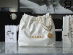 Túi Chanel 22 Small Handbag White Black Trắng Logo Vàng Da Bê 34CM Best Quality