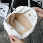 Túi Chanel 22 Small Handbag White Black Trắng Logo Vàng Da Bê 34CM Best Quality