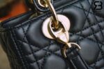 Túi Medium Lady Dior Bag Màu Đen Khóa Vàng 24CM Best Quality