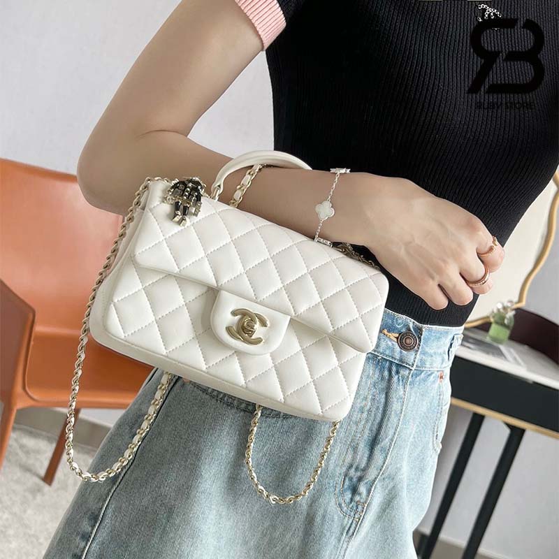 Túi Chanel Mini Flap Bag With Top Handle Lion Charm Trắng Best Quality
