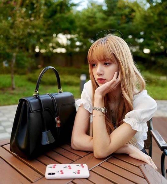 Celine 16 màu đen độc quyền của Lisa