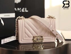 Túi Chanel Boy Small Màu Be Nhạt Chevron Da Caviar Khóa Vàng Best Quality
