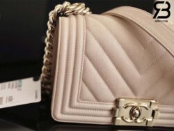 Túi Chanel Boy Small Màu Be Nhạt Chevron Da Caviar Khóa Vàng Best Quality