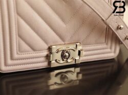 Túi Chanel Boy Small Màu Be Nhạt Chevron Da Caviar Khóa Vàng Best Quality