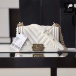 Túi Chanel Boy Small Màu Trắng Chevron Da Caviar Khóa Vàng Best Quality