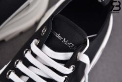 Giày Alexander Mcqueen Tread Slick Lace Up Black White Siêu Cấp