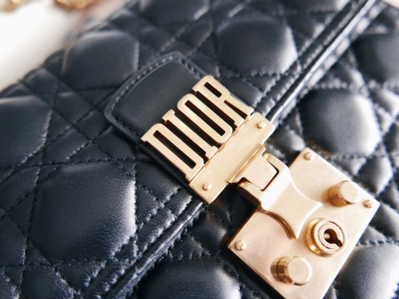 Cách Mở Khoá Túi Dior Đúng Cách Cho Từng Loại