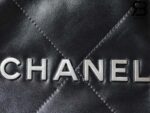 Túi Chanel 22 Small Handbag Đen Logo Bạc Da Bê SHW 34CM Best Quality