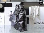 Túi Chanel 22 Small Handbag Đen Logo Bạc Da Bê SHW 34CM Best Quality