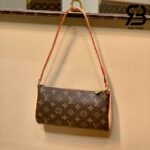 Túi LV Pochette Tirette Monogram 22CM Best Quality