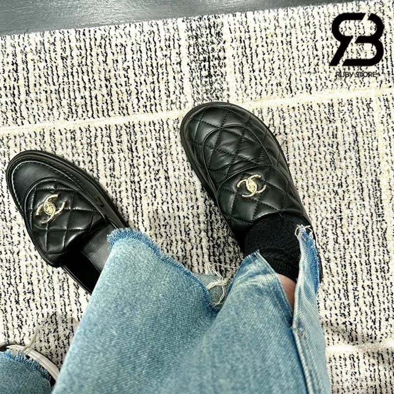 Giày Chanel 23C CC Turn Lock Mule Clog Slipper Black Lambskin Best Quality