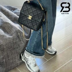 Giày Chanel 23C White Silver Metallic CC Logo Lace Up Flat Runner Trainer Sneaker Best Quality