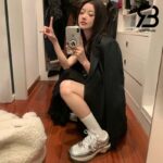 Giày Chanel 23C White Silver Metallic CC Logo Lace Up Flat Runner Trainer Sneaker Best Quality