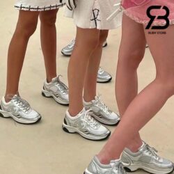 Giày Chanel 23C White Silver Metallic CC Logo Lace Up Flat Runner Trainer Sneaker Best Quality