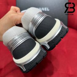 Giày Chanel 23C White Silver Metallic CC Logo Lace Up Flat Runner Trainer Sneaker Best Quality