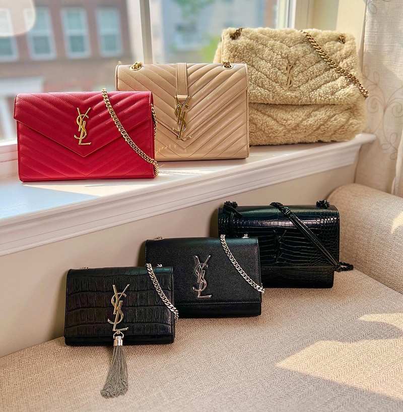 Các dòng túi YSL chụp bên cửa sổ