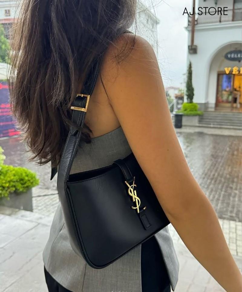 Saint Laurent Le 5 à 7 Hobo Bag