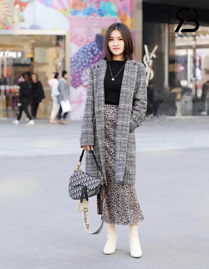 Túi Dior màu đen phối set đồ đông