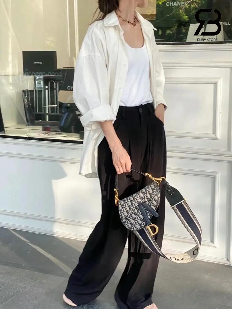 Túi Dior màu đen phối đồ hằng ngày cho nữ