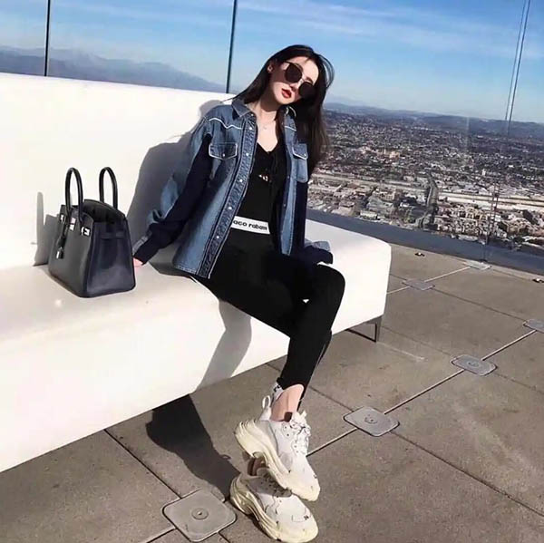 Phối đồ giày balenciaga triple s cho nữ
