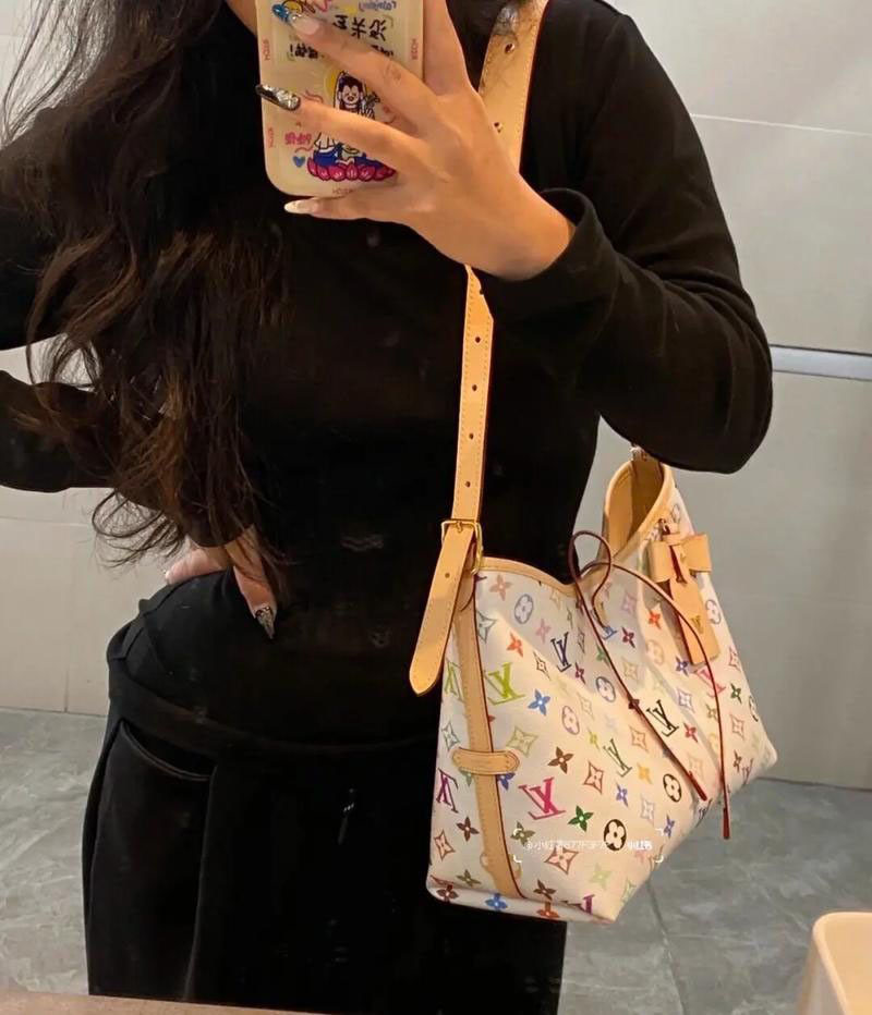 Cách phối túi LV 7 màu đẹp cho nữ