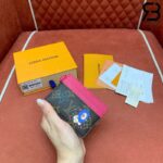 Ví LV Charms Card Holder Monogram Vivienne Wintery Travel Hồng Best Quality