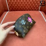 Ví LV Cosmetic Pouch PM Monogram Vivienne Wintery Travel Fuchsia Best Quality