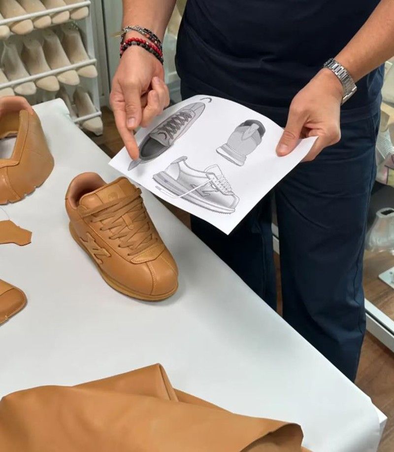 sản xuất giày LV tại xưởng