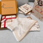 Khăn Choàng LV Monogram Shine Shawl Blanc White Trắng Best Quality
