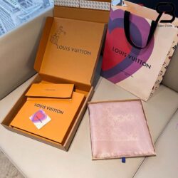 Khăn Choàng LV Monogram Shine Shawl Rose Pink Hồng Best Quality