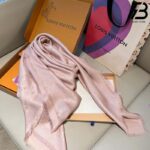 Khăn Choàng LV Monogram Shine Shawl Rose Pink Hồng Best Quality