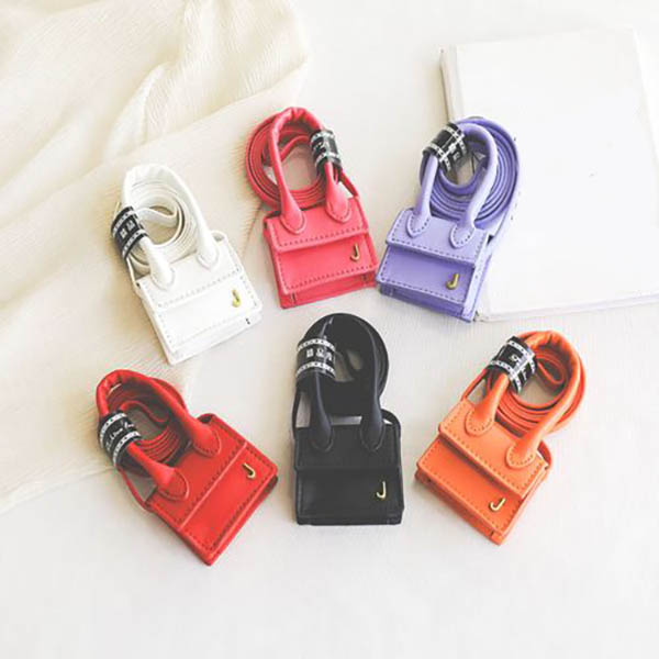 Những mẫu túi Jacquemus mini nhiều màu sắc