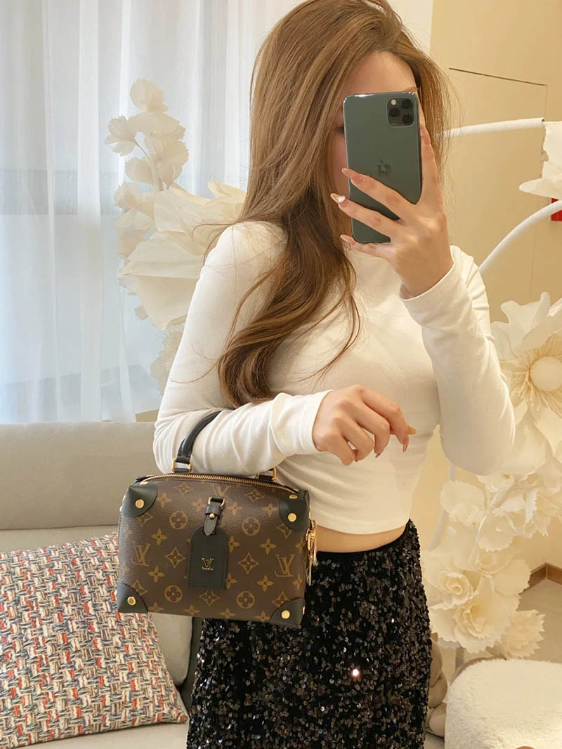 Phối đồ với túi LV hộp vuông cho nữ