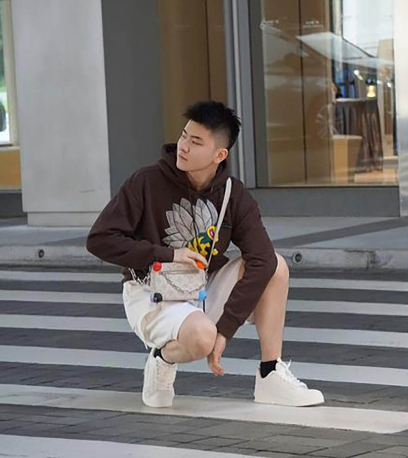 Phối đồ với túi LV hộp vuông cho nam