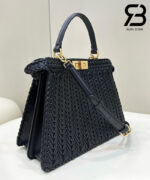 Chi tiết logo khóa Fendi Peekaboo ISeeU Medium Size 33 Black Interlace Leather