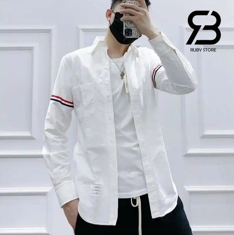 Phối áo sơ mi thom browne màu trắng với quần đen